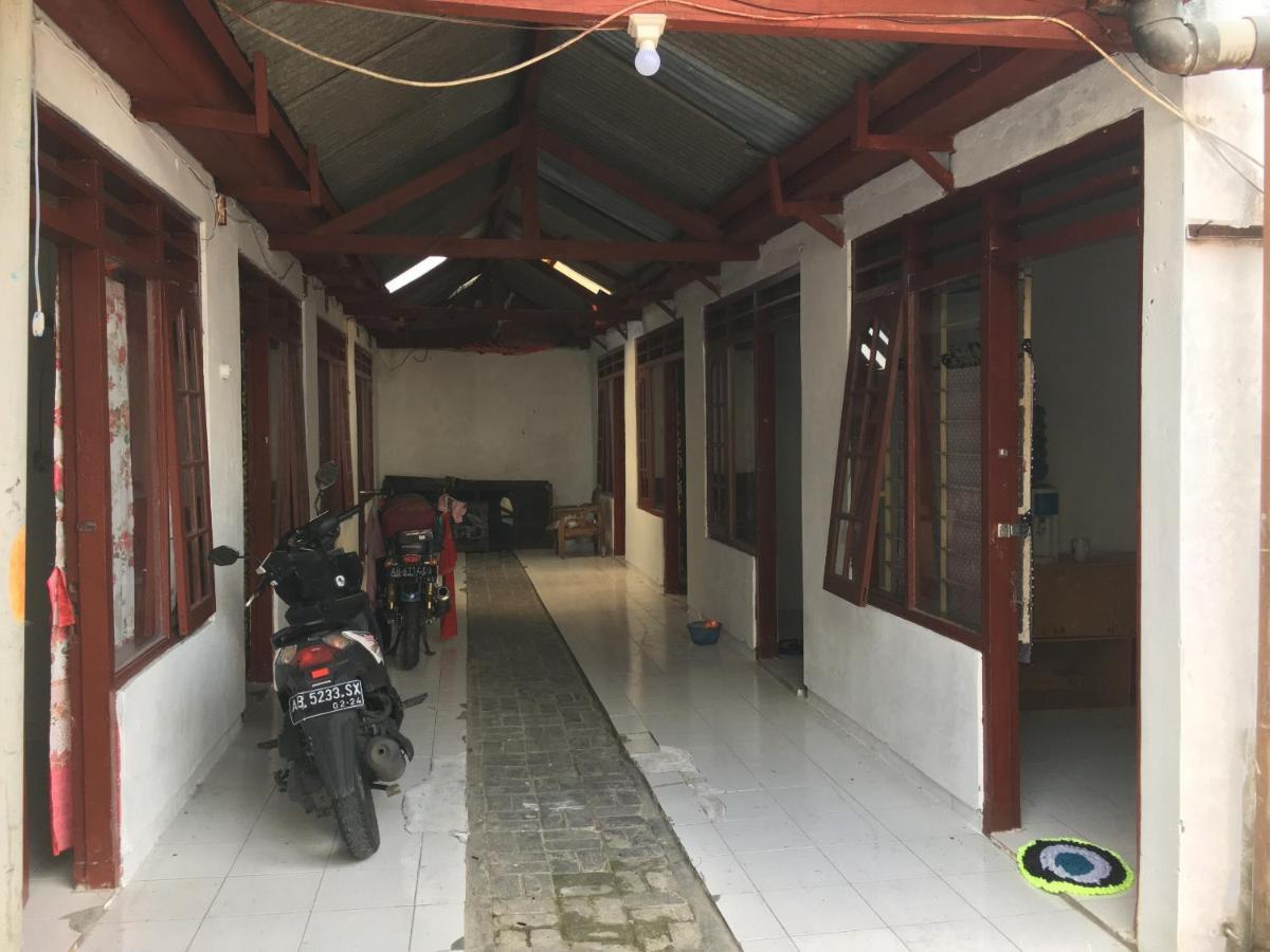 Tambak Bayan Guesthouse Kejayan Exterior photo